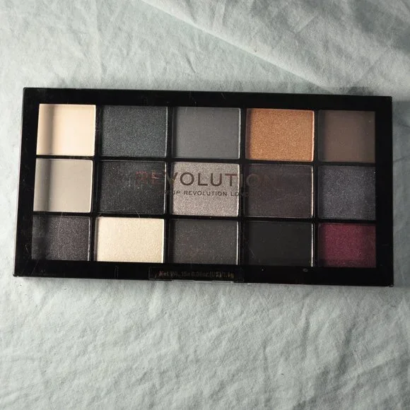 THREE eyeshadow palettes UNUSED Revolution london newtrals 2, blackout (C66)